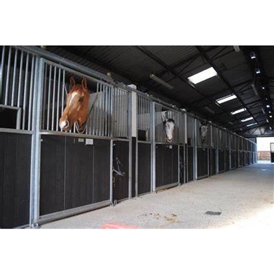 Штала за коње са челичним оквиром